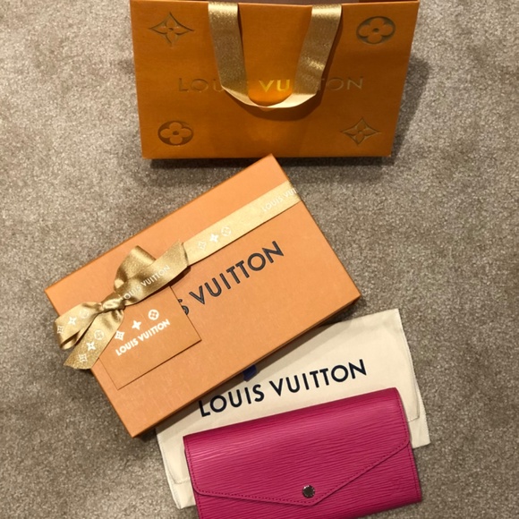 LOUIS VUITTON Wallet - Picture 2 of 13